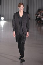 素材にこだわり機能美を追求 : モルフィック(MOLFIC)が2011年春夏コレクションを発表｜写真8