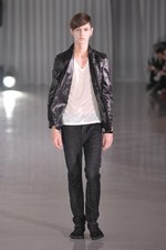 素材にこだわり機能美を追求 : モルフィック(MOLFIC)が2011年春夏コレクションを発表｜写真11