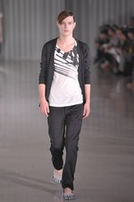 素材にこだわり機能美を追求 : モルフィック(MOLFIC)が2011年春夏コレクションを発表｜写真13