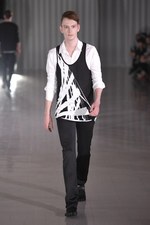 素材にこだわり機能美を追求 : モルフィック(MOLFIC)が2011年春夏コレクションを発表｜写真14