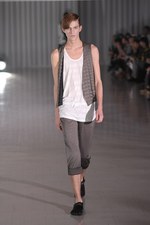 素材にこだわり機能美を追求 : モルフィック(MOLFIC)が2011年春夏コレクションを発表｜写真15