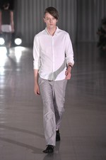 素材にこだわり機能美を追求 : モルフィック(MOLFIC)が2011年春夏コレクションを発表｜写真16