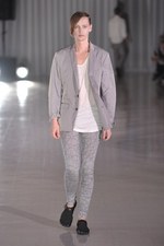 素材にこだわり機能美を追求 : モルフィック(MOLFIC)が2011年春夏コレクションを発表｜写真17