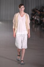 素材にこだわり機能美を追求 : モルフィック(MOLFIC)が2011年春夏コレクションを発表｜写真20