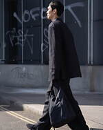 スタジオ ニコルソン×POTRのナイロンバッグ、拡張マチ付きボンサック＆首から下げるミニポーチ｜写真11