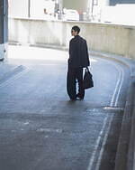 スタジオ ニコルソン×POTRのナイロンバッグ、拡張マチ付きボンサック＆首から下げるミニポーチ｜写真10