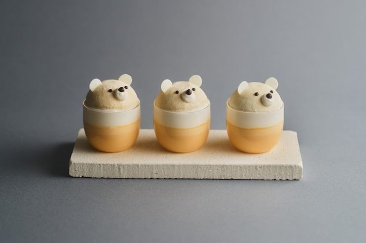 「自由が丘ロール屋」“くま”が主役の王道チョコバナナロールケーキ、白くまのレアチーズケーキプリンも｜写真8