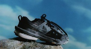 ナイキ × sacaiのスニーカー「ゼガマドーム」重なるスウッシュ ナイキ × sacaiのスニーカー「ゼガマドーム」重なるスウッシュ