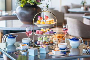 ザ・リッツ・カールトン福岡×ニコライ バーグマンのアフタヌーンティー、限定フラワーボックス付きで