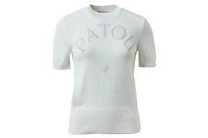 パトゥ“柔らかホワイト”ニットトップスが福岡の新店で、ぷっくりハートのアクセサリーも