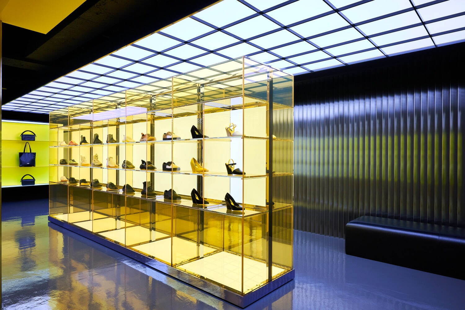 オニツカタイガー(Onitsuka Tiger) イエローコンセプトストア｜写真3
