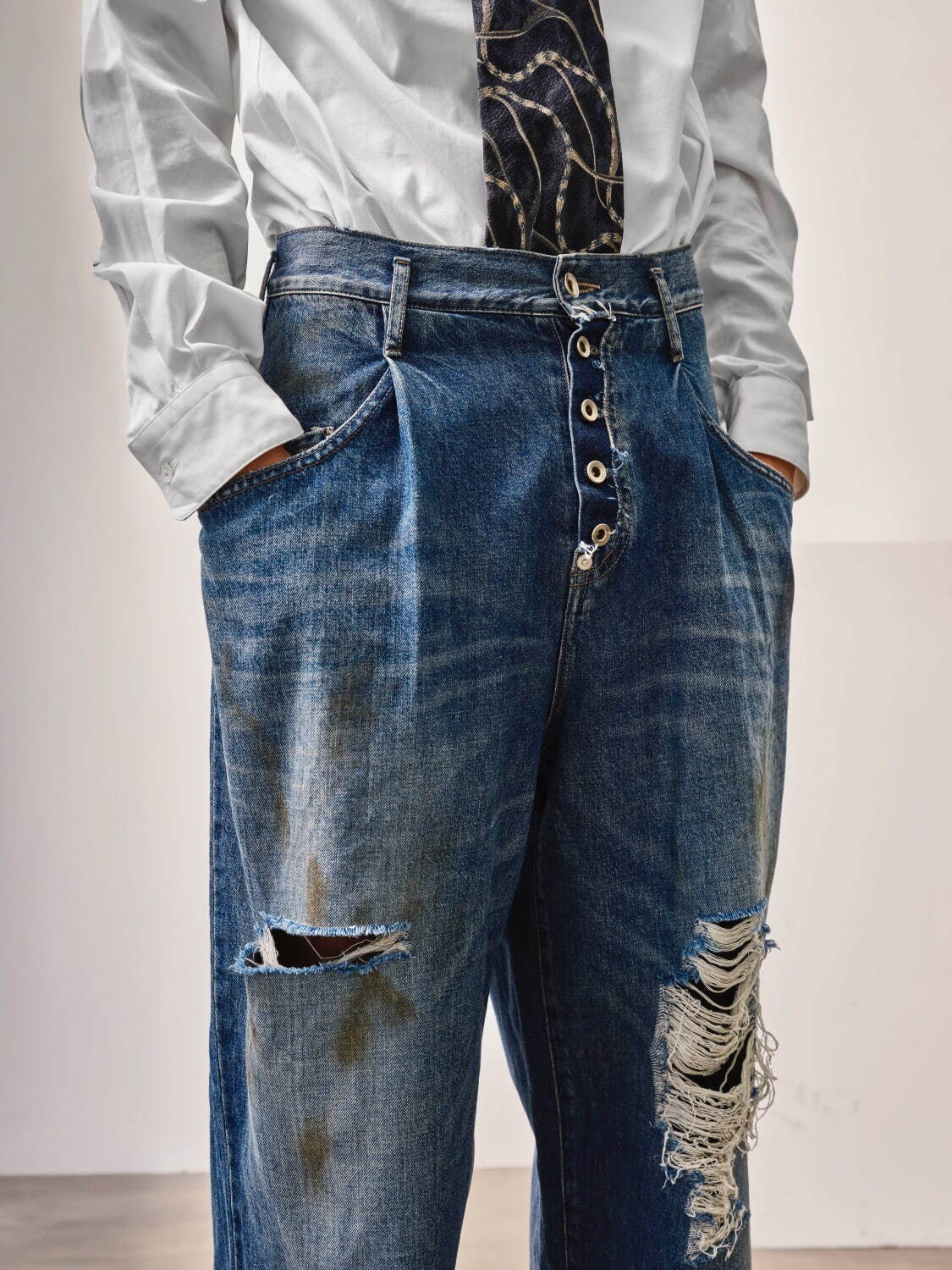 限定デニムパンツ ダメージ加工 63,800円