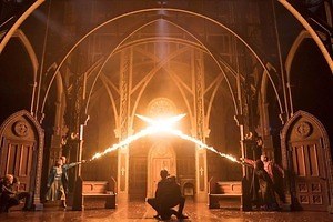 舞台『ハリー・ポッターと呪いの子』飛び出す魔法など見所を紹介、大人から子どもまで楽しめる魔法の世界観