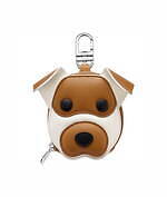 ディオールの“犬型”メンズバッグ＆ミニポーチ、耳や首輪もレザーで表現｜写真2