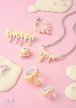 Q-pot.“とろ～り”マーブル模様のアイスクリーム着想アクセサリー、苺ソース入りネックレスなど｜写真8