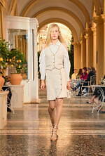 シャネル 2026年リゾートコレクション、気ままでグラマラスな装い｜写真18