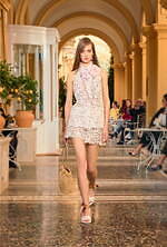 シャネル 2026年リゾートコレクション、気ままでグラマラスな装い｜写真21