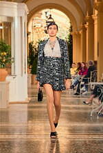 シャネル 2026年リゾートコレクション、気ままでグラマラスな装い｜写真24