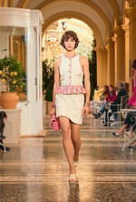 シャネル 2026年リゾートコレクション、気ままでグラマラスな装い｜写真45