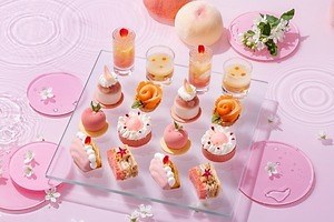 コンラッド東京“ピンク一色”ピーチアフタヌーンティー、桃型ムースや白桃ピューレのグラススイーツ