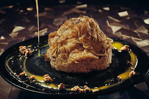 カファレル「ジャンドゥーヤ ティラミスかき氷」神戸で、“ふわふわ”エスプレッソ氷×濃厚マスカルポーネ