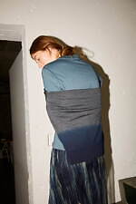 ジョン スメドレー×オーメ、“藍のグラデーション染め”ふんわりウールニット｜写真12