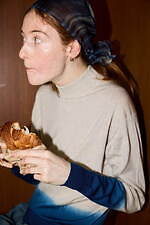 ジョン スメドレー×オーメ、“藍のグラデーション染め”ふんわりウールニット｜写真6