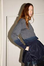 ジョン スメドレー×オーメ、“藍のグラデーション染め”ふんわりウールニット｜写真2