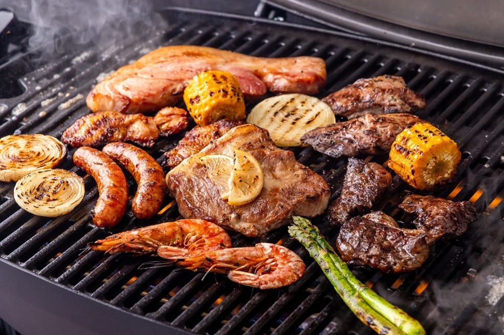 夏イベント｜横浜ベイクォーターの屋外ビアガーデン、“手ぶら”BBQで厚切りベーコンや熟成ポークなど