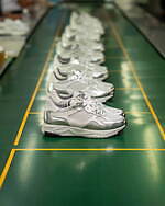 クラネ×クレイのコラボスニーカー、シルバーレザー際立つアッパー＆“ヘビの鱗”着想ソール｜写真13