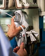 クラネ×クレイのコラボスニーカー、シルバーレザー際立つアッパー＆“ヘビの鱗”着想ソール｜写真14