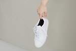 リーガル“白＆黒”の上品レザースニーカー、ゴアテックス搭載の透湿防水仕様｜写真5