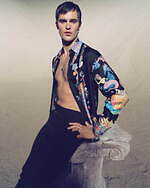 ヴェルサーチェ“海の世界”メンズスニーカー、鮮やかな人魚や貝の限定トートバッグも｜写真5