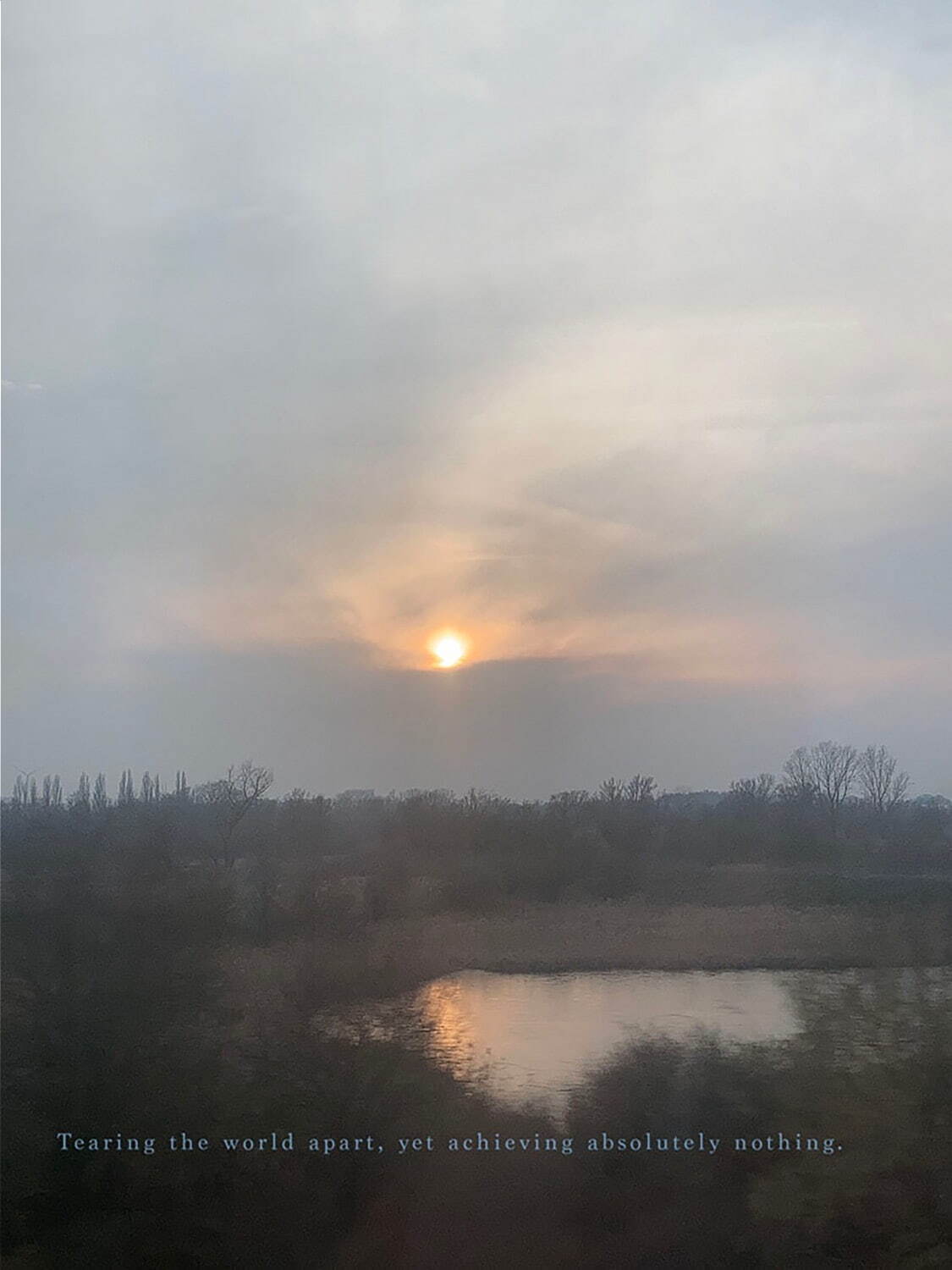 リー・キット 《Tearing the world apart, yet achieving absolutely nothing.》 2025年
Courtesy of the artist / Lee Kit