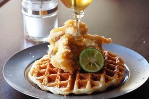 「パンとエスプレッソと」ワッフル専門店が京都・嵯峨嵐山に、サクッと香ばしい“唐揚げ×蜂蜜”など