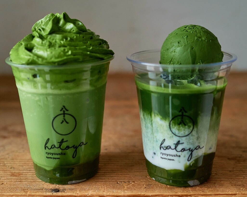 左から)わらび餅八十八シェイク 1,301円、わらび餅抹茶ラテフロート 1,201円
※5月3日(土)～5月8日(木)まで先行発売。