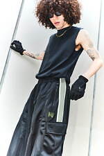 ニードルズ×ウィズム“グリーンの蝶柄刺繍”トラックパンツ、カーゴポケット付きの大胆シルエットで｜写真2