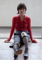 ジェーン スミス“シアー×クロップド丈”のロングスリーブカーディガン、カバーコード限定で｜写真25