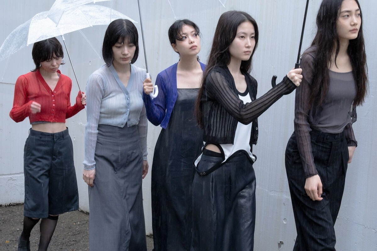 ジェーン スミス“シアー×クロップド丈”のロングスリーブカーディガン、カバーコード限定で｜写真13