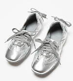 アクネ ストゥディオズ25年春夏ウィメンズ、“バレエシューズ”着想のレースアップスニーカー｜写真6