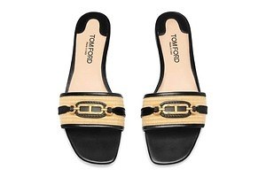 トム フォードからレザー＆ラフィアの“Tロゴ”サンダル、グラディエーター風ヒールサンダルも