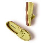 ミネトンカ“カラフルローファー”パステルブルーやシルバーの新作、ビーズ刺繍のキルトローファーも｜写真11