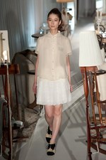 ボシュプルメット(bortsprungt.) THROUGH｜写真2