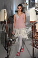 ボシュプルメット(bortsprungt.) THROUGH｜写真3