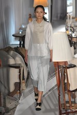 ボシュプルメット(bortsprungt.) THROUGH｜写真8