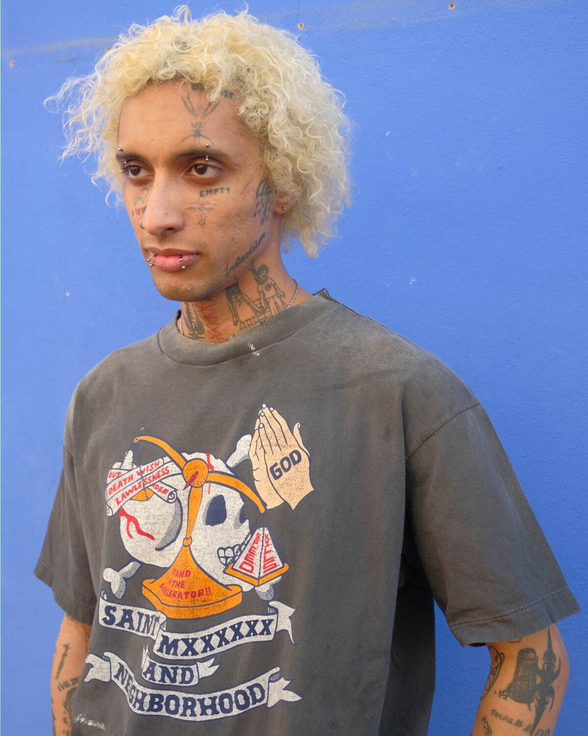 セント マイケル×ネイバーフッド、ヴィンテージ風Tシャツ&“スカル”モチーフのシルバーアイテム｜写真17