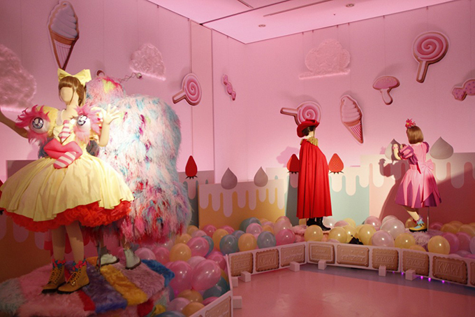 きゃりーぱみゅぱみゅの第2弾衣装展が六本木で開催 - MVやコンサートで着用した服30着｜写真13