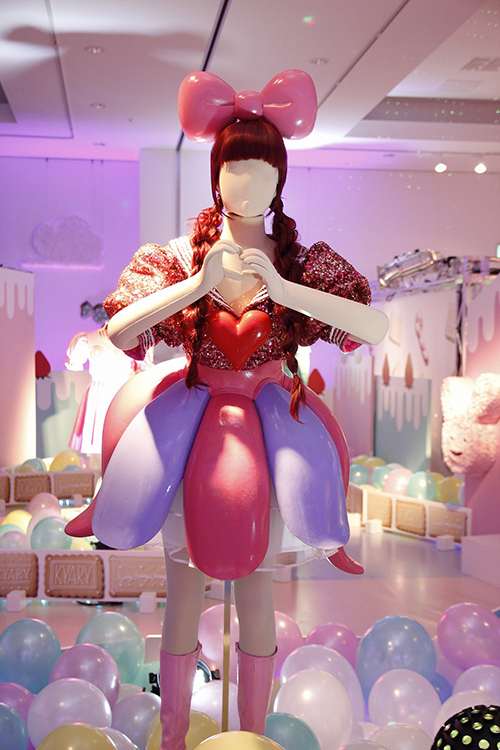 きゃりーぱみゅぱみゅの第2弾衣装展が六本木で開催 - MVやコンサートで着用した服30着｜写真9