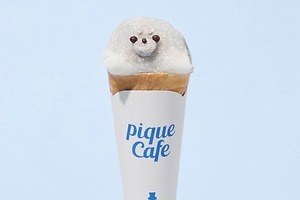 ジェラート ピケ カフェ“もちもち求肥”の「あざらし」クレープ、黒ごまジェラートやみたらしソース入り
