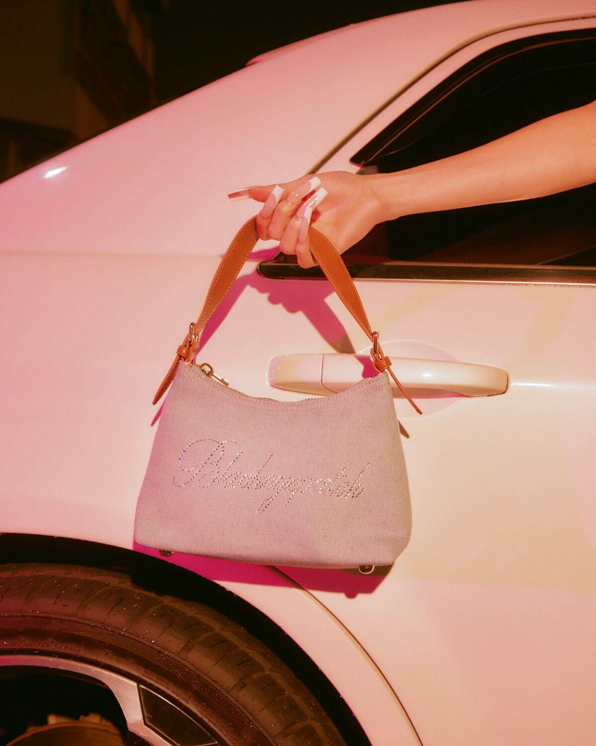 マウジー×ブラック アイ パッチ ウーマン、“ハートロゴ”のピタッとTシャツやフリルキャミソール｜写真26